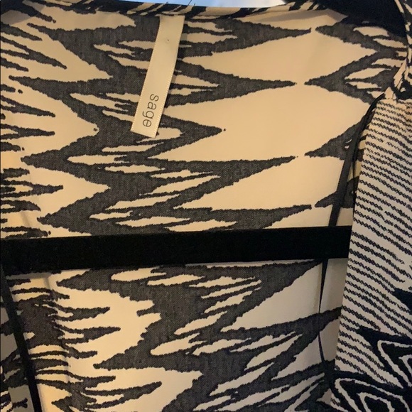 Boutique Printed Short Romper - Picture 2 of 5